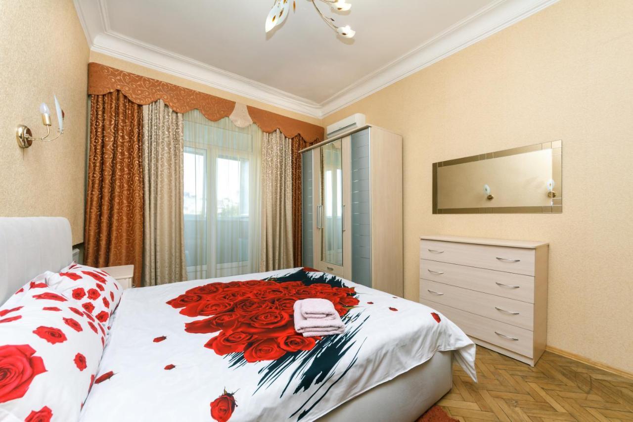 2 комнатная на крещатике Apartment *
