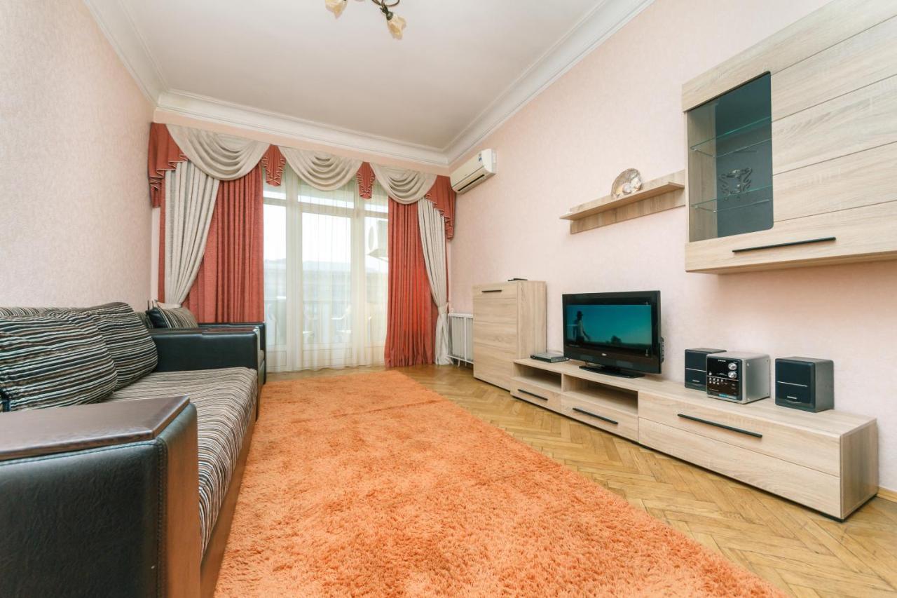 2 комнатная на крещатике Apartment
