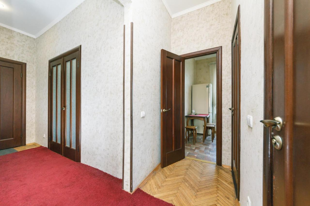 2 комнатная на крещатике Apartment Kyiv